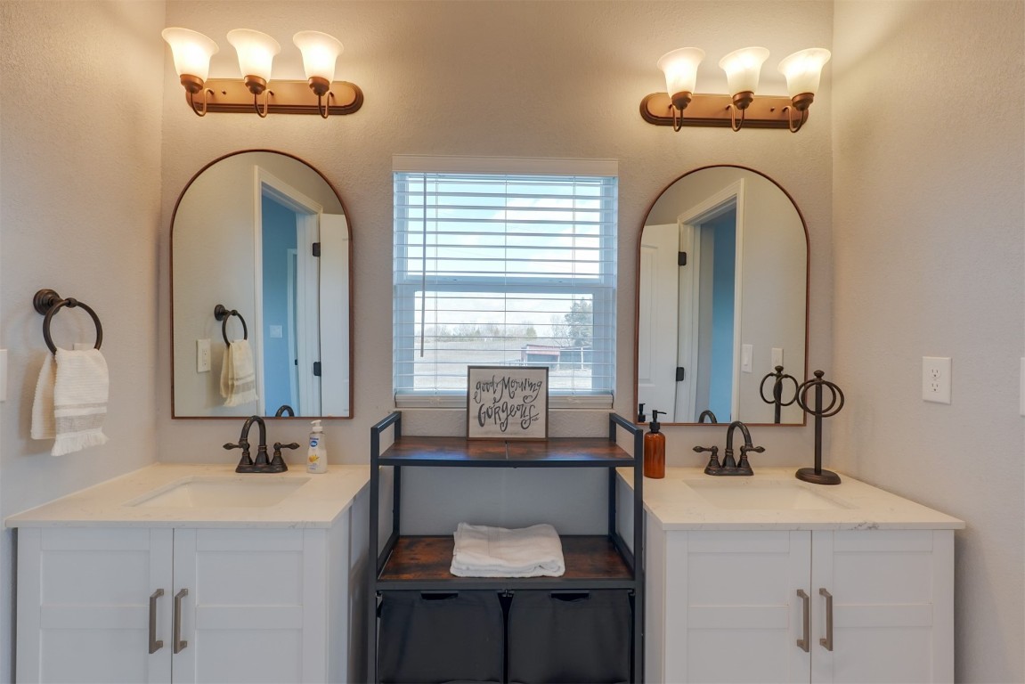 Prague, Oklahoma 74864, United States, 3 Bedrooms Bedrooms, ,3 BathroomsBathrooms,Residential,Pending,83780