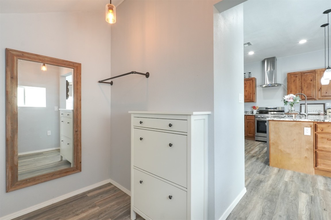 Prague, Oklahoma 74864, United States, 3 Bedrooms Bedrooms, ,3 BathroomsBathrooms,Residential,Pending,83780