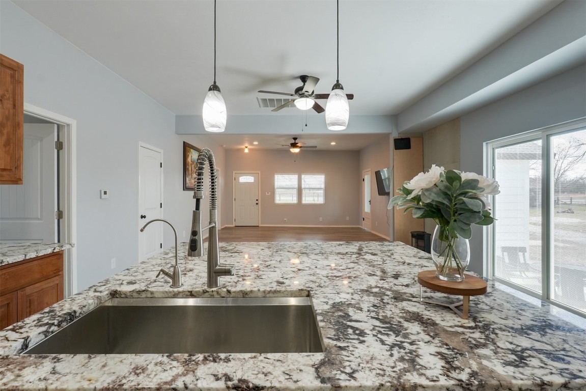 Prague, Oklahoma 74864, United States, 3 Bedrooms Bedrooms, ,3 BathroomsBathrooms,Residential,Pending,83780