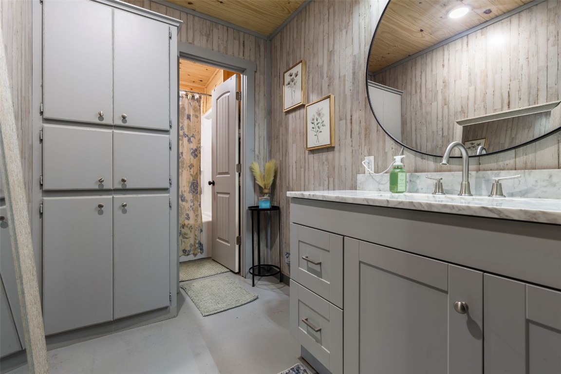 Shawnee, Oklahoma 74801, United States, 2 Bedrooms Bedrooms, ,2 BathroomsBathrooms,Residential,Pending,118681