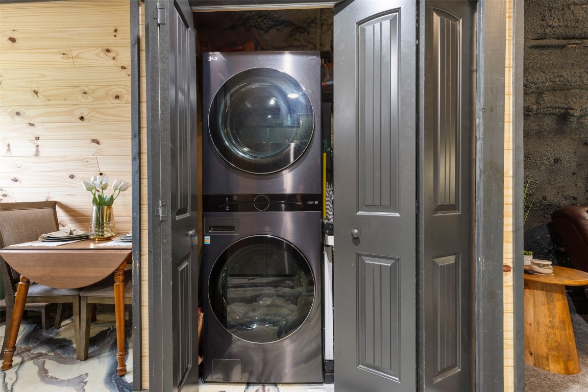 Shawnee, Oklahoma 74801, United States, 2 Bedrooms Bedrooms, ,2 BathroomsBathrooms,Residential,Pending,118681