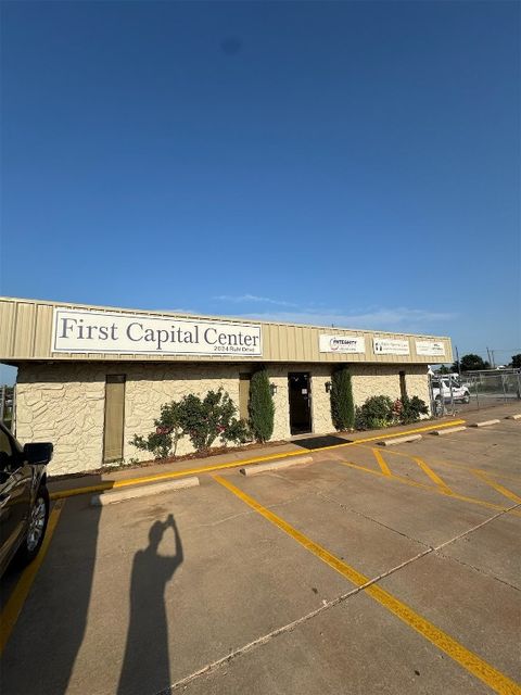 Photo of 2024 Ruhl Drive, Guthrie, OK 73044 (MLS # 1181169)