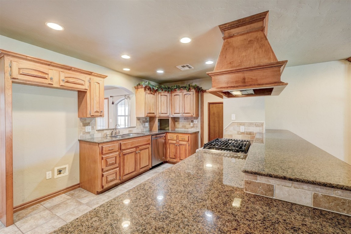 Shawnee, Oklahoma 74801, United States, 5 Bedrooms Bedrooms, ,3 BathroomsBathrooms,Residential,Active,36829