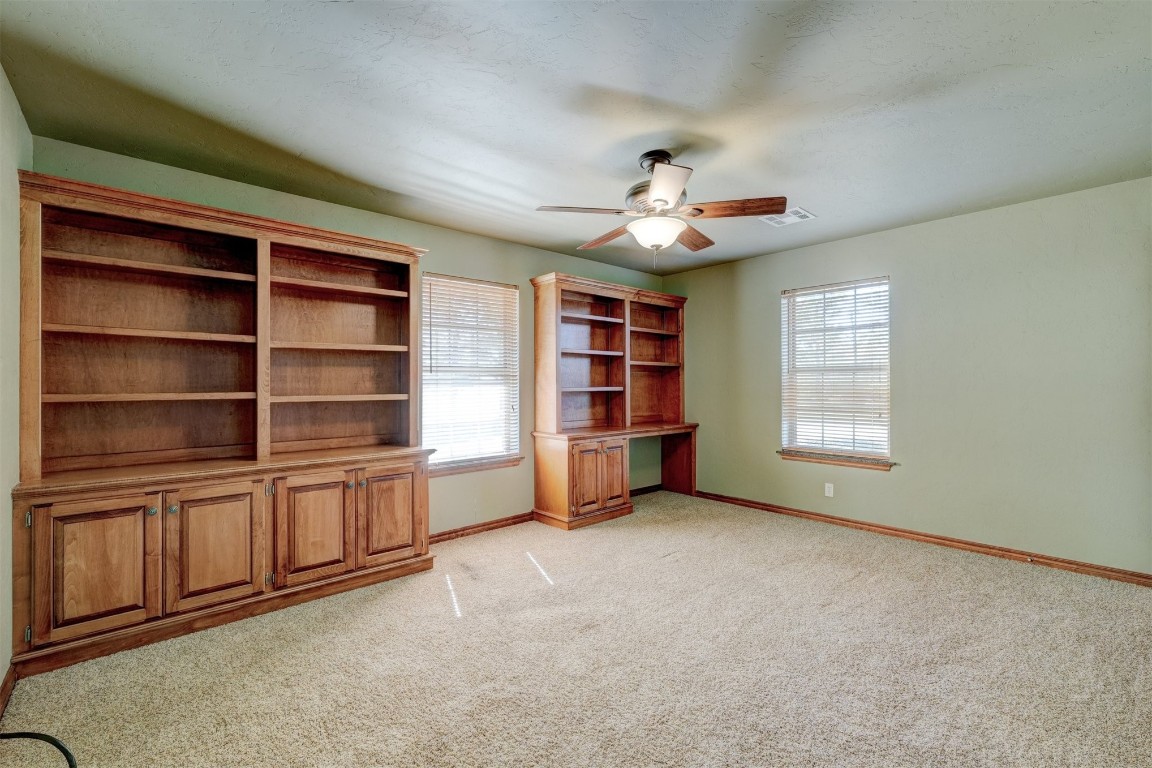 Shawnee, Oklahoma 74801, United States, 5 Bedrooms Bedrooms, ,3 BathroomsBathrooms,Residential,Active,36829