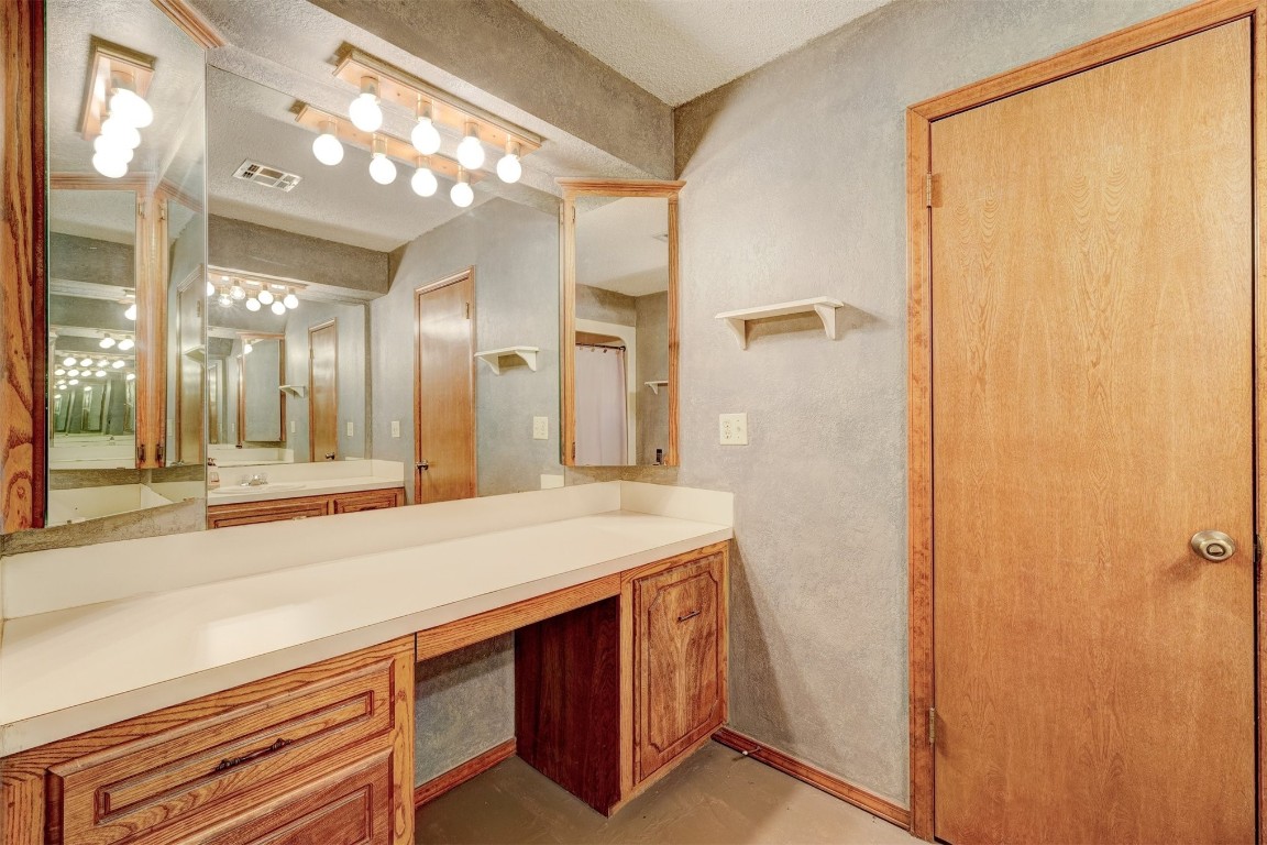 Shawnee, Oklahoma 74801, United States, 5 Bedrooms Bedrooms, ,3 BathroomsBathrooms,Residential,Active,36829