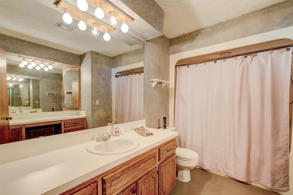 Shawnee, Oklahoma 74801, United States, 5 Bedrooms Bedrooms, ,3 BathroomsBathrooms,Residential,Active,36829