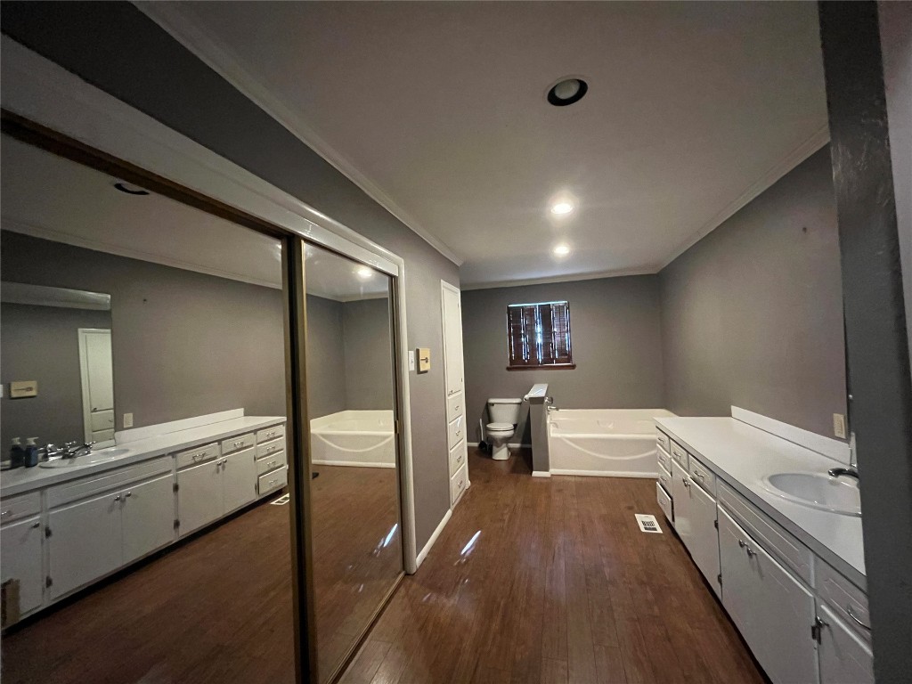 Shawnee, Oklahoma 74804, United States, 2 Bedrooms Bedrooms, ,2 BathroomsBathrooms,Residential,Active,53957