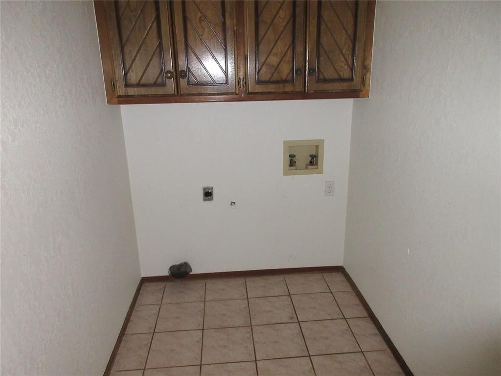 Seminole, Oklahoma 74868, United States, 3 Bedrooms Bedrooms, ,2 BathroomsBathrooms,Residential,Active,82852