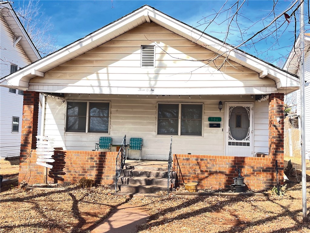 Photo 1 of 10 — 306 W 9th Street, Chandler, OK 74834