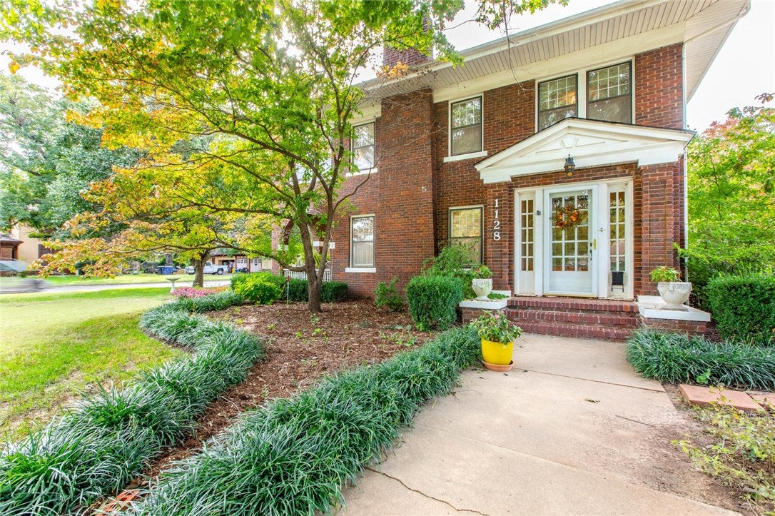 Photo 1 of 30 — 1128 S 8th, Chickasha, OK 73018