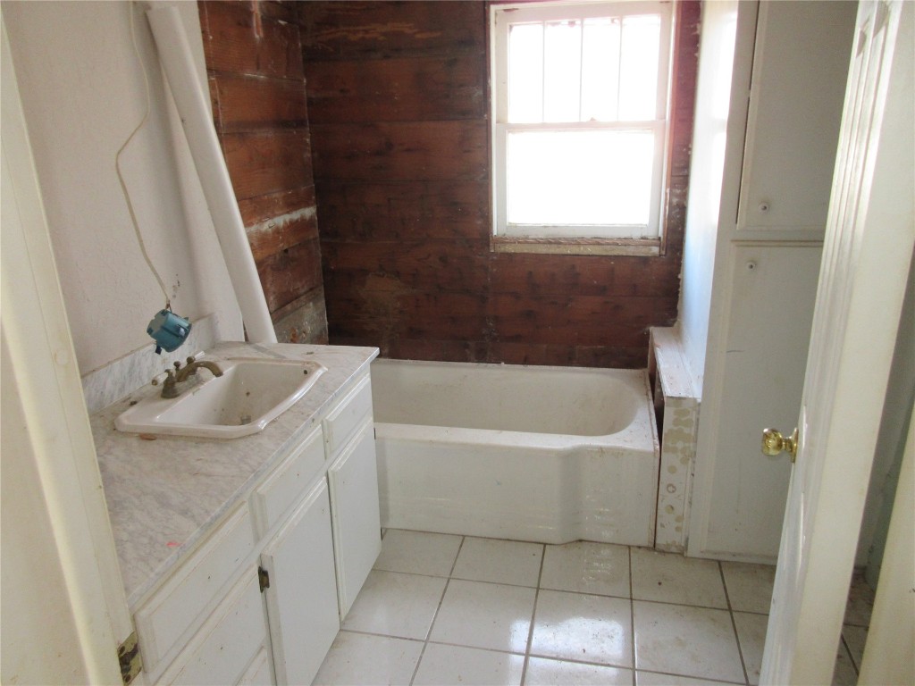 Tecumseh, Oklahoma 74873, United States, 3 Bedrooms Bedrooms, ,2 BathroomsBathrooms,Residential,Active,3300