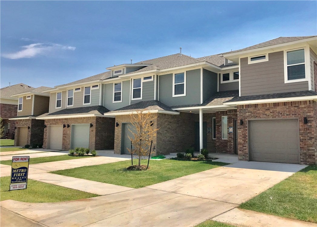 Photo 1 of 14 — 784 SW 13th Street, Moore, OK 73160