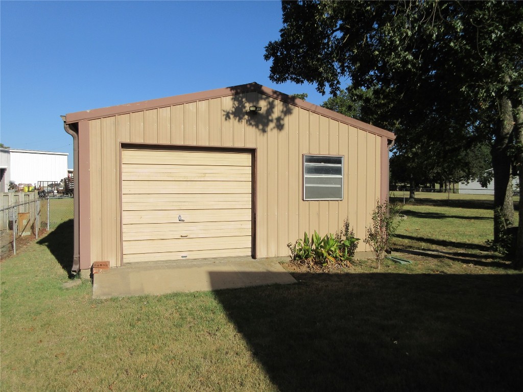 Seminole, Oklahoma 74868, United States, 3 Bedrooms Bedrooms, ,2 BathroomsBathrooms,Residential,Pending,44814