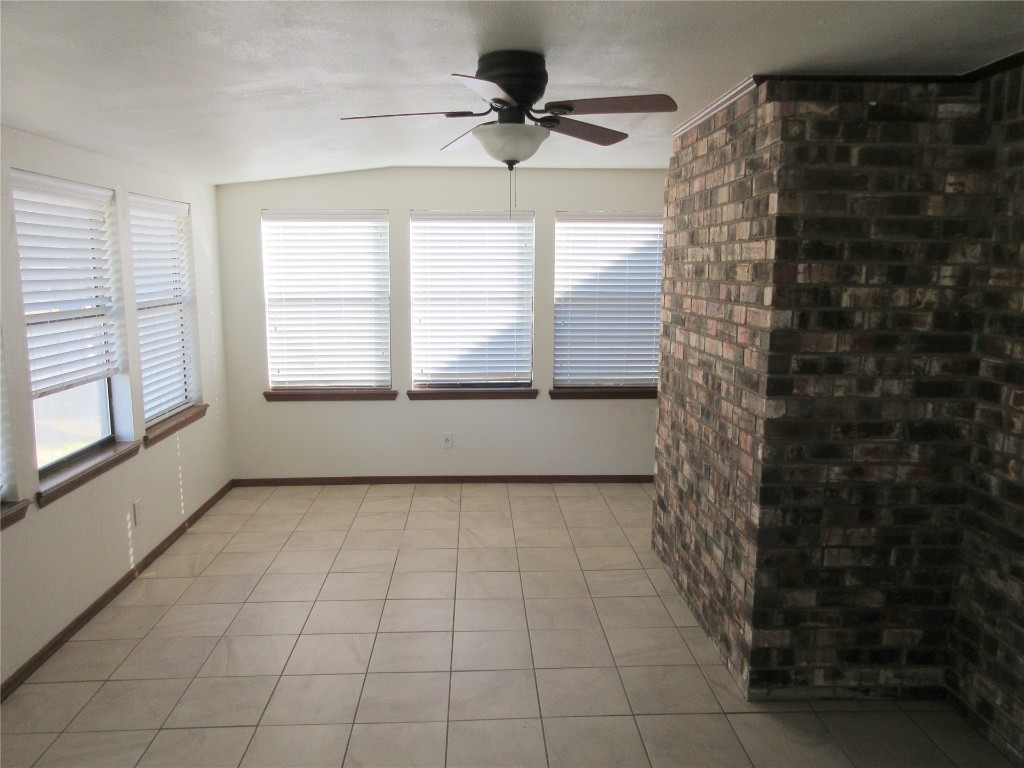 Seminole, Oklahoma 74868, United States, 3 Bedrooms Bedrooms, ,2 BathroomsBathrooms,Residential,Pending,44814