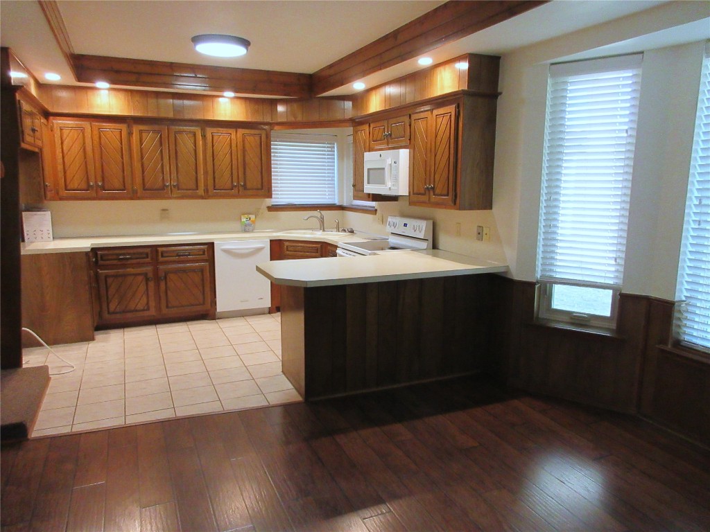 Seminole, Oklahoma 74868, United States, 3 Bedrooms Bedrooms, ,2 BathroomsBathrooms,Residential,Pending,44814