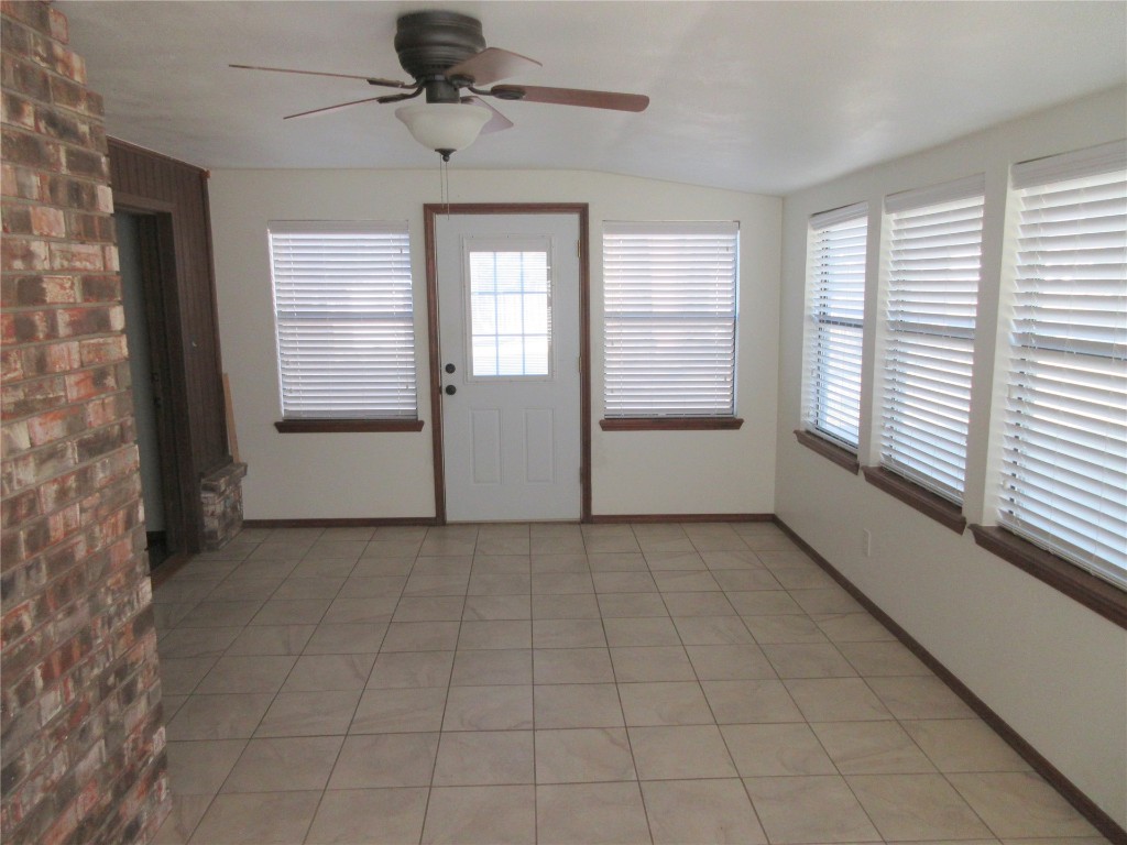 Seminole, Oklahoma 74868, United States, 3 Bedrooms Bedrooms, ,2 BathroomsBathrooms,Residential,Pending,44814