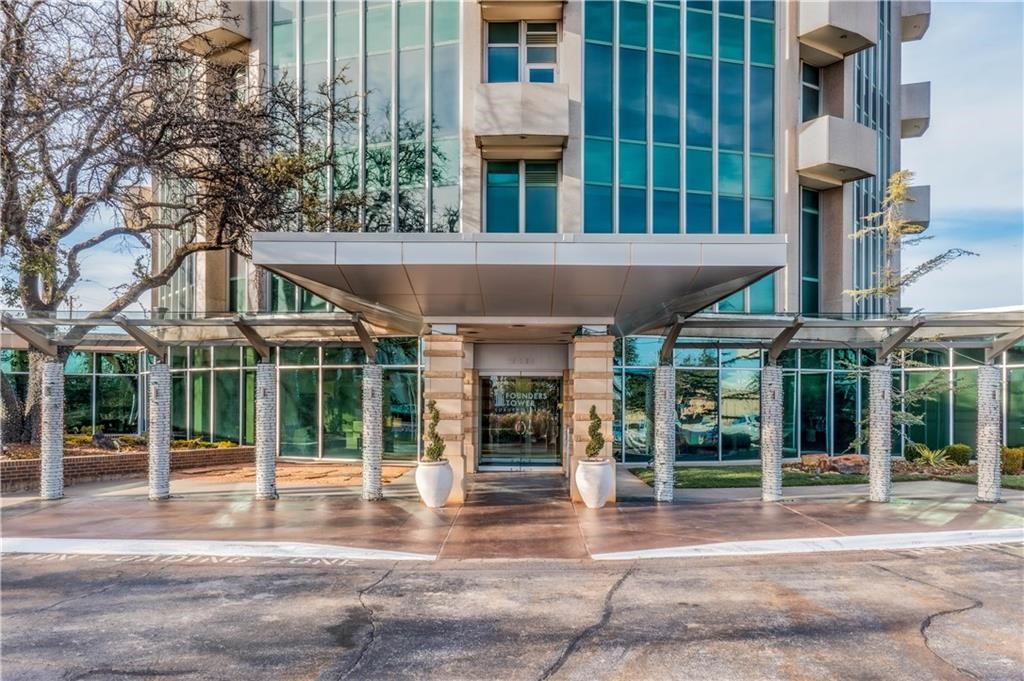 Driveup Entrance to Building