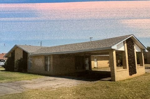 Photo of 2100 N broadway Street, Moore, OK 73160 (MLS # 1183970)