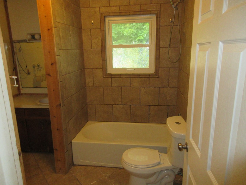 Tecumseh, Oklahoma 74873, United States, 3 Bedrooms Bedrooms, ,2 BathroomsBathrooms,Residential,Active,164160