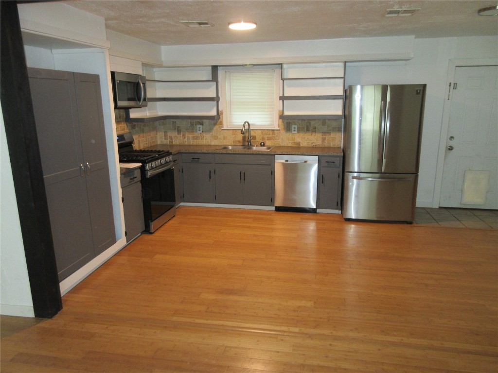 Tecumseh, Oklahoma 74873, United States, 3 Bedrooms Bedrooms, ,2 BathroomsBathrooms,Residential,Active,164160