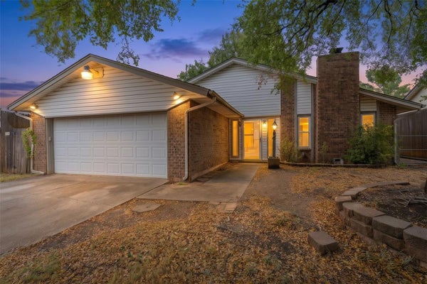 10445 DOVER DR, YUKON, OK 73099 - Image 010fcf4fea7762fd92a8f708e5f9cb07/4068519638