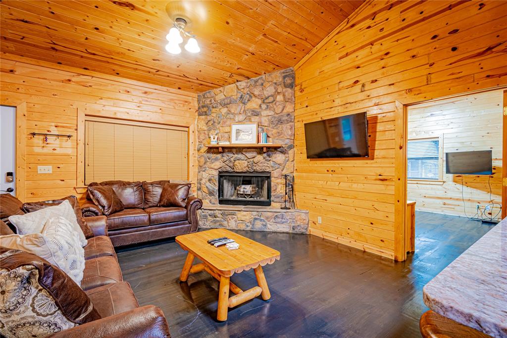 Broken Bow, Oklahoma, 74728, United States, 4 Bedrooms Bedrooms, ,4 BathroomsBathrooms,Residential,Active,2015857