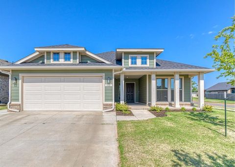 Photo of 3225 Pagoda Pead Drive, Yukon, OK 73099 (MLS # 1218674)