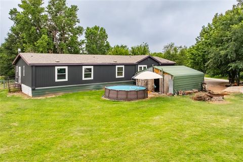 Photo of 16352 W Wilshire Boulevard, Yukon, OK 73099 (MLS # 1234798)