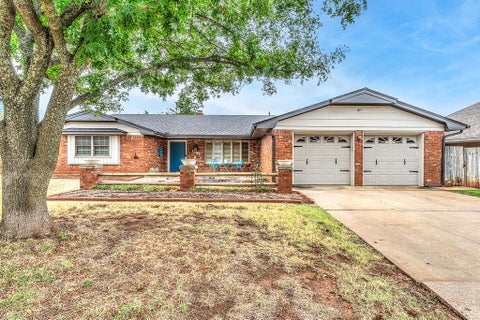 Photo of 8813 Lakeaire Drive, Oklahoma City, OK 73132 (MLS # 1252207)