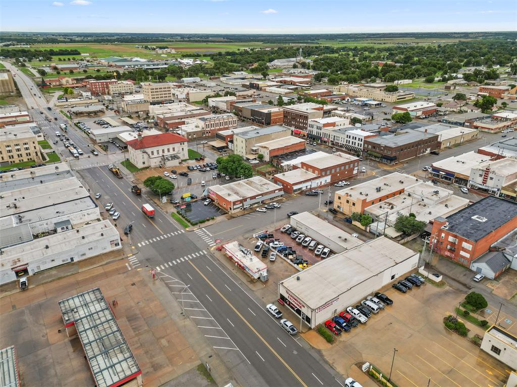Photo 1 of 14 — 116 N 5th Street, Chickasha, OK 73018