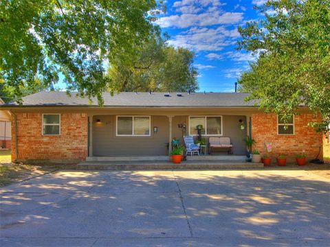 Photo of 820 Russell Circle, Norman, OK 73071 (MLS # 1224004)