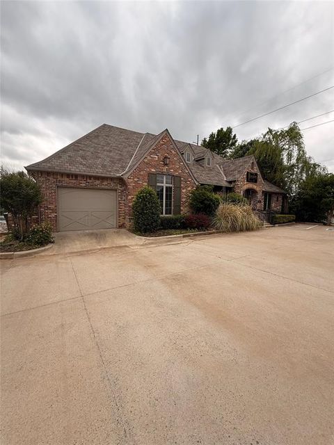 Photo of 2232 Bridgeview Boulevard, Edmond, OK 73003 (MLS # 1225604)