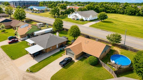 Photo of 217 Czech Hall Place, Yukon, OK 73099 (MLS # 1217174)