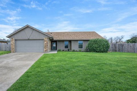 Photo of 217 Czech Hall Place, Yukon, OK 73099 (MLS # 1217174)