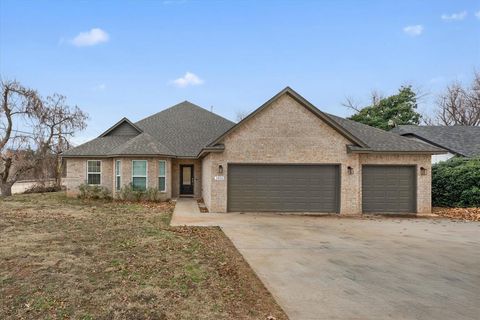 Photo of 1416 Devonshire Court, Edmond, OK 73034 (MLS # 1235853)