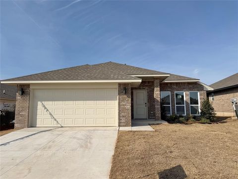 Photo of 1109 Redwood Creek Drive, Yukon, OK 73099 (MLS # 1230516)