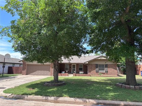 Photo of 802 Amity Lane, El Reno, OK 73036 (MLS # 1231322)