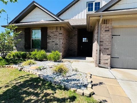 Photo of 8901 Poppey Place, Yukon, OK 73099 (MLS # 1225491)