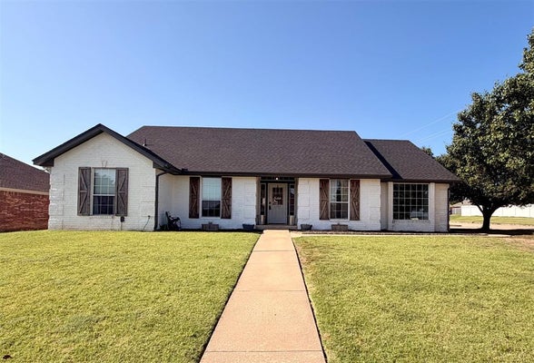 1301 MANCHESTER DR, SHAWNEE, OK 74804 - Image 08753d1ee7d981df4b0f792fbf1e59c0/1492762015