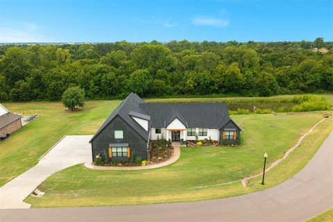 Photo of 835 Hidden View Acres Drive, Blanchard, OK 73010 (MLS # 1237905)