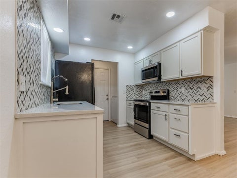 Photo of 405 Woodland Drive, Midwest City, OK 73130 (MLS # 1250492)