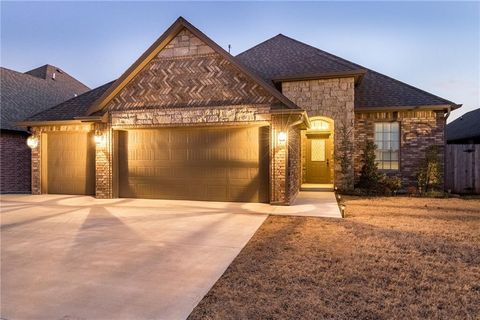 Photo of 12036 SW 17th Street, Yukon, OK 73099 (MLS # 1229432)
