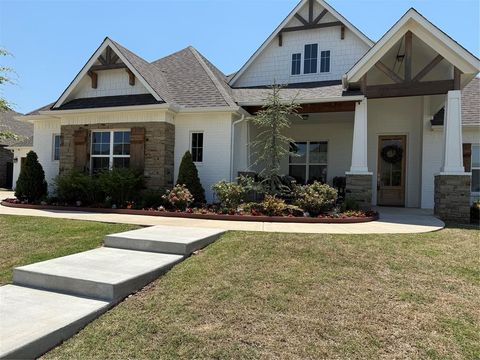 Photo of 4528 Bellingham Lane LN, Norman, OK 73072 (MLS # 1229297)