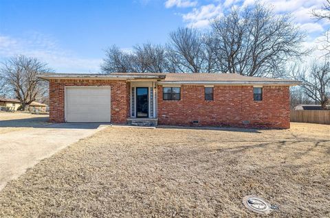 Photo of 430 N 8th Avenue, Purcell, OK 73080 (MLS # 1213276)