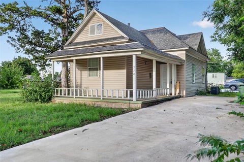 Photo of 720 N Boulevard Street, Edmond, OK 73034 (MLS # 1211551)