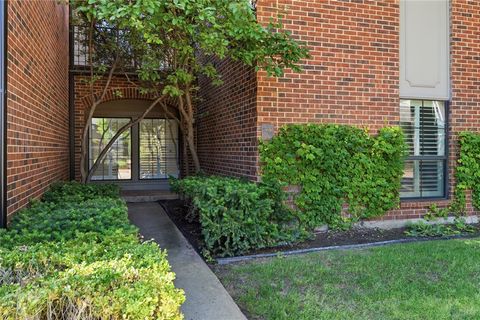 Photo of 6208 Waterford Boulevard #106, Oklahoma City, OK 73118 (MLS # 1229104)