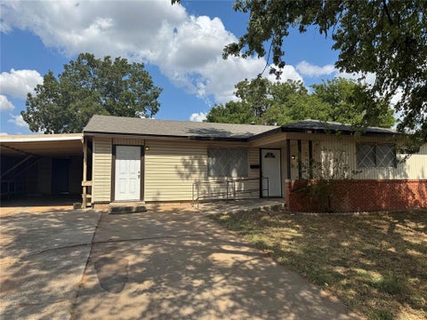 Photo of 517 W Polk Street, Purcell, OK 73080 (MLS # 1252261)