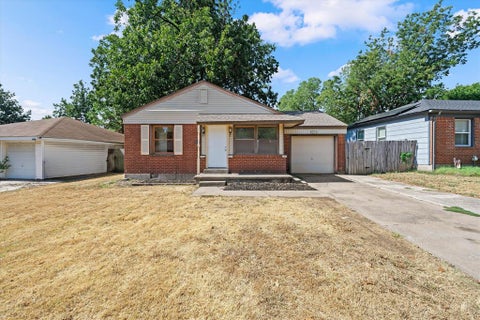 Photo of 408 E Key Boulevard, Midwest City, OK 73110 (MLS # 1247706)