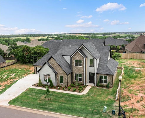 4548 MAPLE RIDGE DR, EDMOND, OK 73034 - Image 0bce8909f8d7749eb5609a82f073d4ec/3889432296