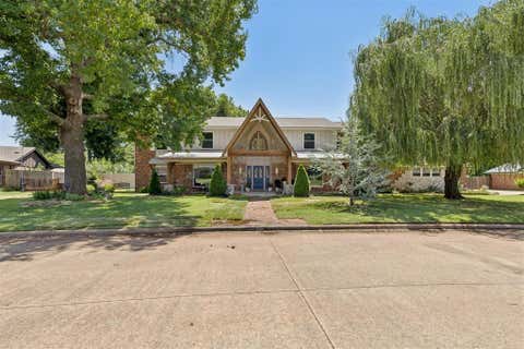 Photo of 806 Glenmanor Drive, Midwest City, OK 73110 (MLS # 1238178)